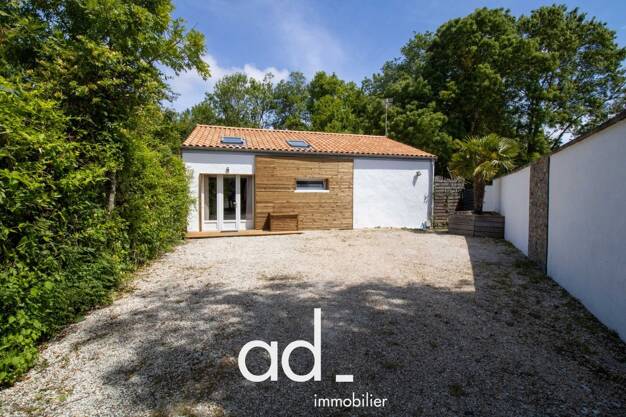 Maison à vendre 330 750 € 6 pièces 4 chambres 75,1 m² 500 m² de terrain Salles-sur-Mer 17220