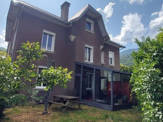Villa à vendre 497 350 € 8 pièces 5 chambres 238 m² 520 m² de terrain Peripherie Saint-Jean-de-Maurienne 73300