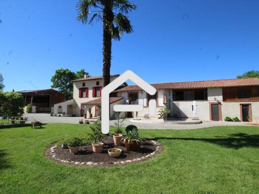 Maison à vendre 688 000 € 11 pièces 7 chambres 375 m² 11 722 m² de terrain Pamiers 09100