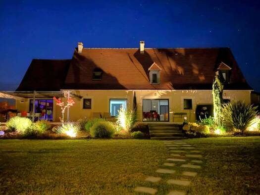 Villa à vendre 445 000 € 8 pièces 6 chambres 208 m² 7 295 m² de terrain Gourdon 46300