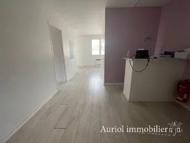 Local commercial à louer 1 030 € 60 m² de surface de vente La Destrousse 13112