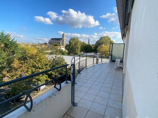 Appartement à vendre 243 000 € 3 pièces 2 chambres 78 m² Étage 3/3 Centre Ville Niort 79000