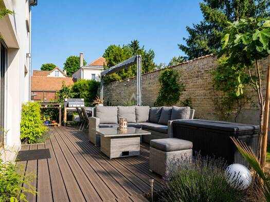 Maison à vendre - Première occupation 1 127 500 € 5 pièces 4 chambres 160 m² 505 m² de terrain Nord Est Le Mesnil-le-Roi 78600