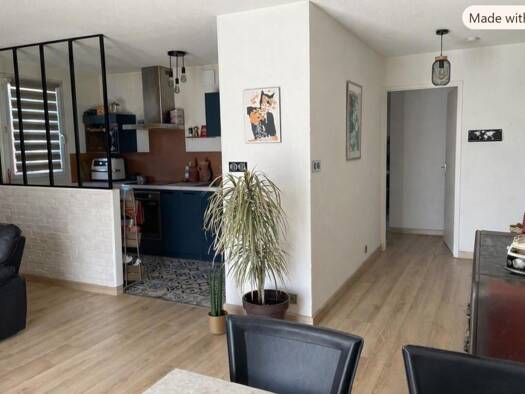 Appartement à vendre 191 000 € 3 pièces 2 chambres 61 m² Étage 2/2 Centre Castelginest 31780