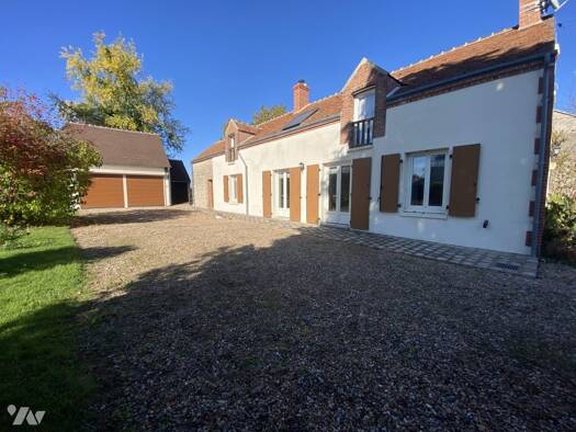 Maison à vendre 190 500 € 5 pièces 4 chambres 8 797 m² de terrain Chambon-la-Forêt 45340