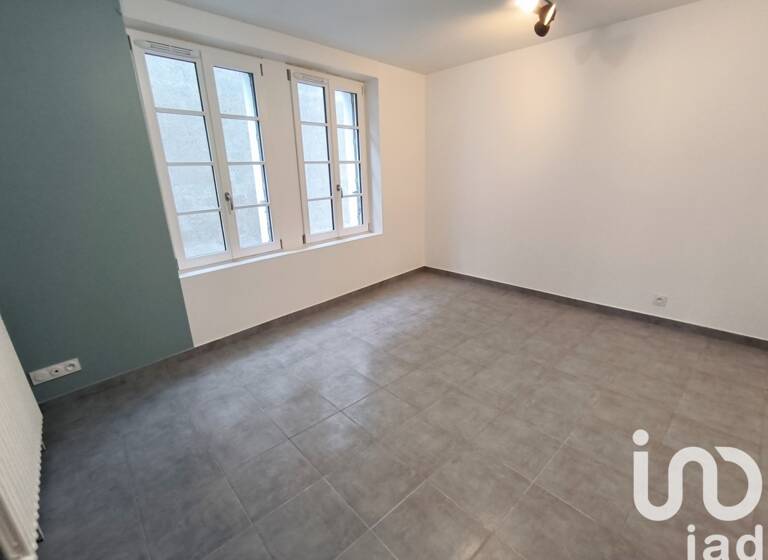Maison de ville à vendre 108 000 € 4 pièces 2<br/>chambres 64 m²<br/>superficie 45 m²<br/>terrain Vieux Chateau Pouzauges 85700