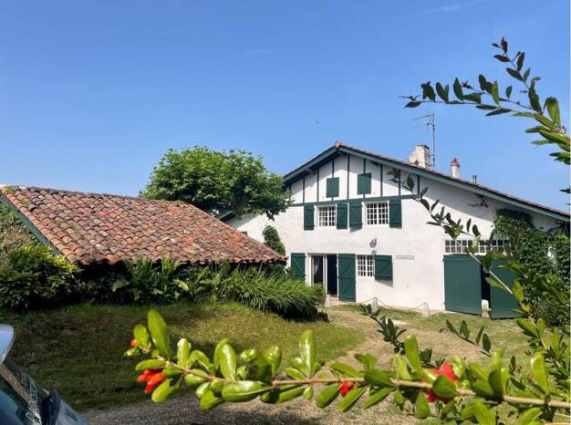 Maison à vendre 798 000 € 4 pièces 3 chambres 140 m² 7 271 m² de terrain Villefranque 64990