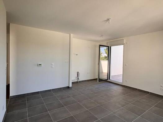 Appartement à louer 1 009 € 2 pièces 1 chambre 43 m² Étage 2/4 Sciez 74140