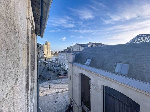 Appartement à louer 775 € 1 pièce 53 m² Étage 4/4 Centre Ville La Rochelle 17000