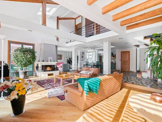 Maison à vendre - Première occupation 995 000 € 7 pièces 5 chambres 220 m² 734 m² de terrain Le Village Louveciennes 78430