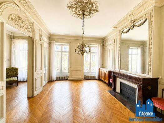 Appartement à vendre 695 000 € 5 pièces 3 chambres 172 m² Étage 3/4 Bordeaux 33000