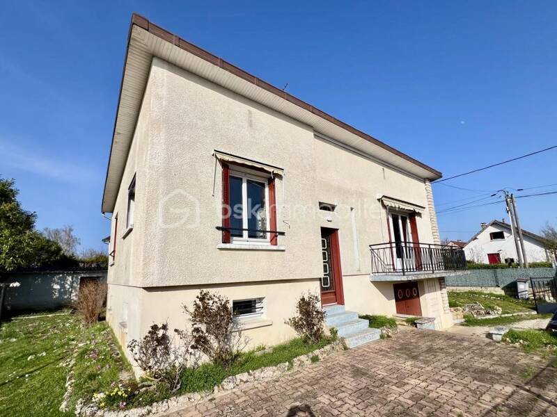 Maison à vendre, 77m², LAROCHE SAINT CYDROINE