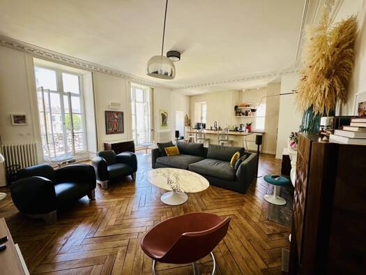Duplex à vendre 679 900 € 5 pièces 3 chambres 147 m² Étage 1/2 Tours 37000
