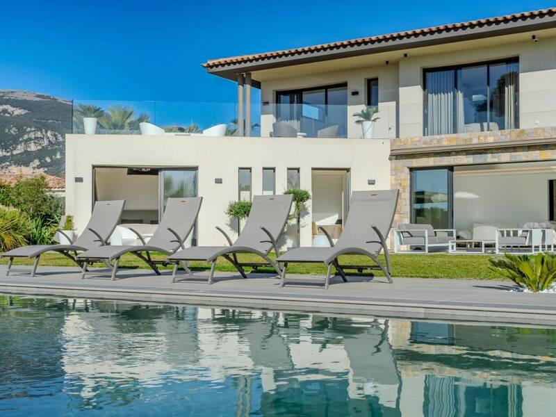 Maison à louer, 276m², ROQUEFORT LES PINS