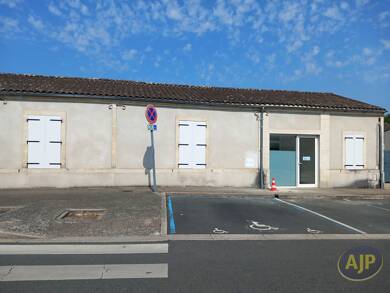 Local commercial à louer 900 € 72 m² de surface de vente Lesparre Medoc 33340