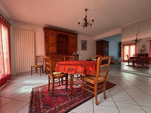 Appartement à louer 1 400 € 4 pièces 2 chambres 81 m² RDC Les Capucines Poissy 78300