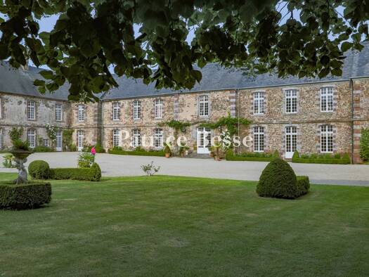 Château à vendre 2 128 000 € 20 pièces 15 chambres 1 400 m² 121 426 m² de terrain Coutances 50200
