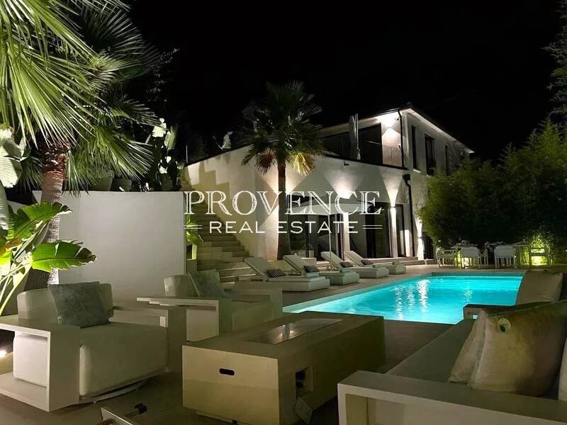 Maison à louer, 280m², MARSEILLE 11E