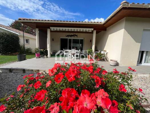 Maison de plain-pied à vendre 537 500 € 4 pièces 3 chambres 137 m² 2 475 m² de terrain Audenge 33980