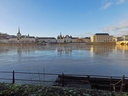 Appartement à louer 625 € 2 pièces 1 chambre 81,6 m² Étage 1/2 Saumur 49400