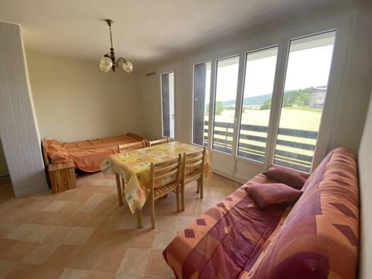 Appartement à louer 550 € 1 pièce 28 m² Étage 3/3 Les Rousses 39220