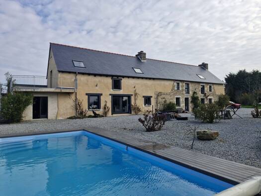 Maison à vendre 346 000 € 6 pièces 3 chambres 198 m² 30 485 m² de terrain Ménéac 56490