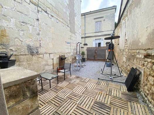 Immeuble à vendre 119 460 € 76 m² Chinon 37500