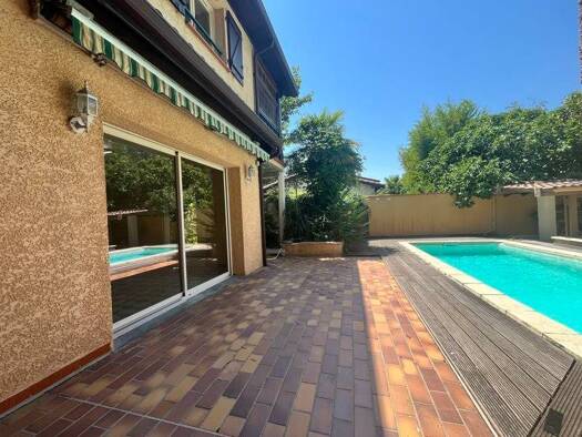 Appartement à vendre 295 000 € 5 pièces 4 chambres 139 m² RDC/1 Centre Castelginest 31780