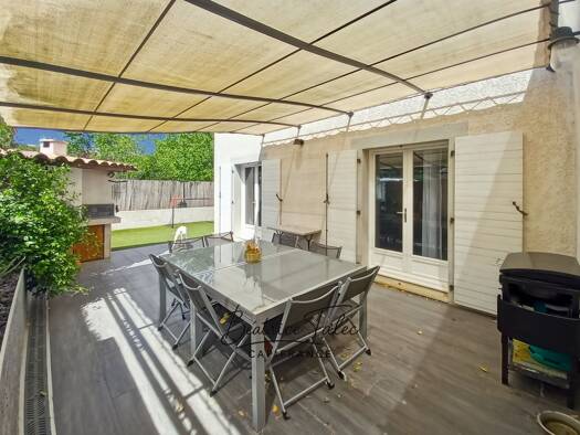 Maison à vendre 479 000 € 4 pièces 3 chambres 98 m² 227 m² de terrain Rousset 13790