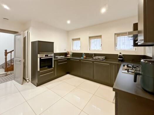 Maison de ville à louer 970 € 3 pièces 2 chambres 100 m² 20 m² de terrain Châteauneuf-sur-Loire 45110