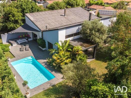 Maison à vendre 749 000 € 6 pièces 3 chambres 239 m² 1 326 m² de terrain Ouest Léognan 33850