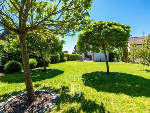 Villa à vendre - Première occupation 1 090 000 € 8 pièces 4 chambres 284 m² 1 100 m² de terrain Guentrange Tafeld Val-Marie Thionville 57100