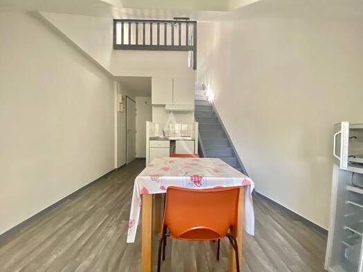 Appartement à louer 430 € 1 pièce 1 chambre 23 m² Étage 2/3 Centre Ville Rive Droite Laval 53000