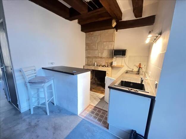 Appartement à louer 580 € 1 pièce 26 m² 2ème étage disponible à partir du 25/06/2025 Centre Tours 37000