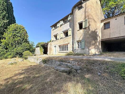 Maison à vendre 1 475 000 € 10 pièces 7 chambres 230 m² 40 000 m² de terrain Tourrettes 83440