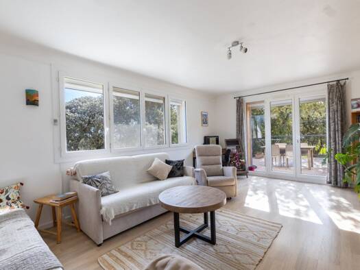 Appartement à vendre 295 000 € 5 pièces 4 chambres 114 m² Étage 1/2 Nord Le Thor 84250