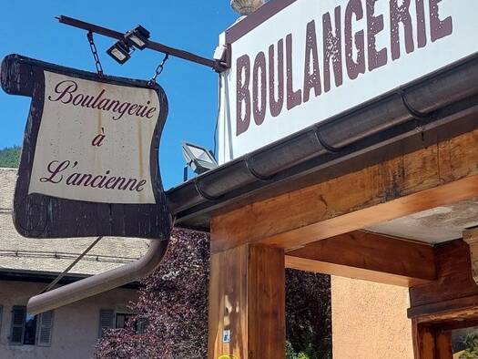 Boulangerie / Pâtisserie à vendre Fonds de commerce 308 000 € 3 pièces 165 m² de surface de vente Nord Thônes 74230