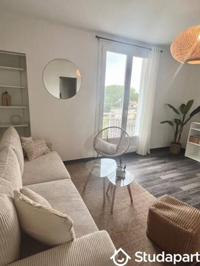 Appartement à louer 400 € 1 pièce 1 chambre 10 m² 3ème étage Cité des Pins-Vert Galant Le Mans 72100