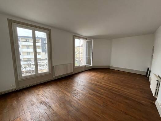 Appartement à louer 1 300 € 4 pièces 2 chambres 72 m² Étage 3/3 Centre-Gare Chantilly 60500