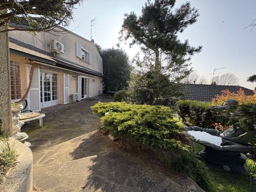 Villa à vendre 870 000 € 5 pièces 3 chambres 180 m² 751 m² de terrain Le Raincy 93340