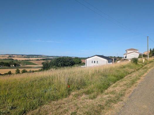 Terrain constructible viabilisé à vendre 119 900 € 1 327 m² de terrain Casse Martin L'Isle-Jourdain 32600