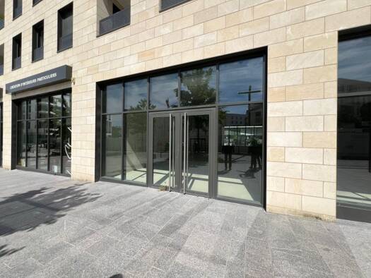 Local commercial à louer 4 150 € 200 m² de surface de vente Châtenay-Malabry 92290