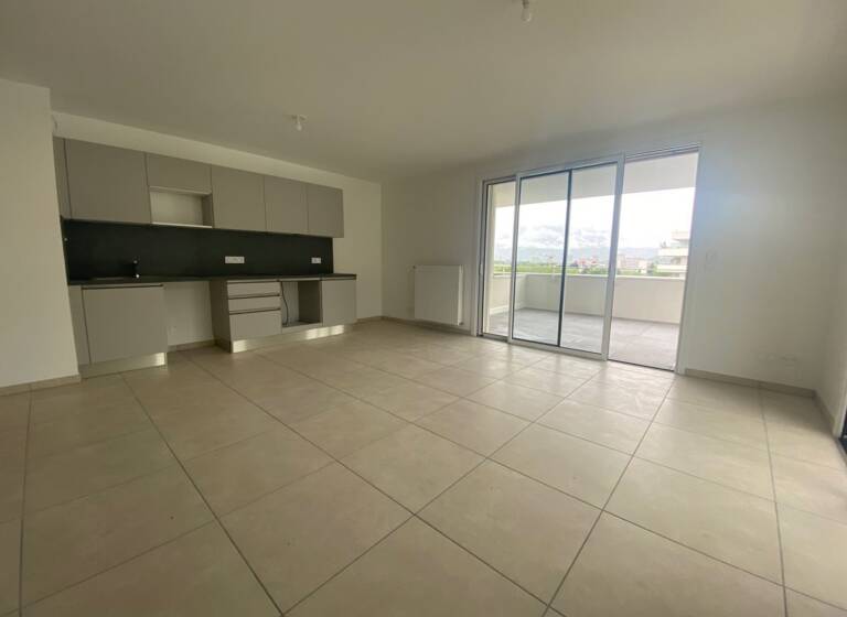 Appartement à louer 1 118 € 3 pièces 2<br/>chambres 67,5 m²<br/>superficie 8ème<br/>étage Meylan 38240