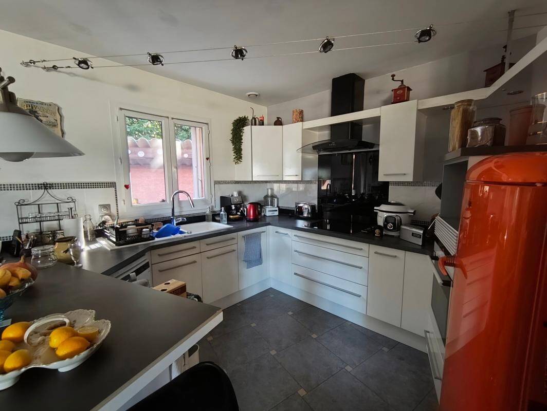 Maison à vendre, 132m², SAINT JEAN DE MARUEJOLS ET AVEJAN