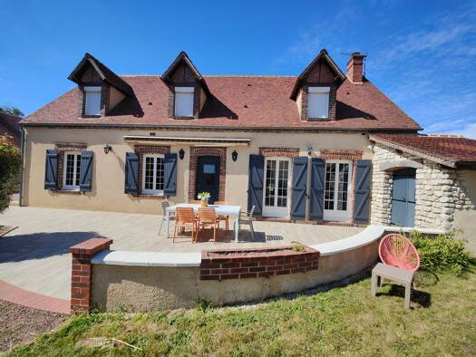 Villa à vendre 790 000 € 14 pièces 8 chambres 440 m² 2 240 m² de terrain Dourdan 91410