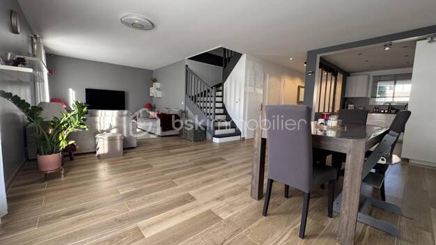 Maison à vendre 456 000 € 7 pièces 4 chambres 130 m² 393 m² de terrain Nord Saint-Germain-Lès-Corbeil 91250