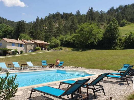 Maison à vendre 748 000 € 15 pièces 11 chambres 478 m² 20 690 m² de terrain Beaumont-en-Diois 26310