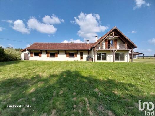 Maison à vendre 230 000 € 5 pièces 4 chambres 180 m² 26 851 m² de terrain La Nocle-Maulaix 58250