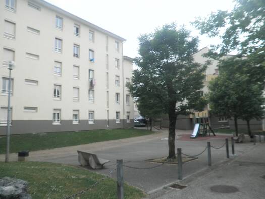 Appartement à louer 580 € 2 pièces 1 chambre 58 m² Étage 2/4 Oyonnax 01100