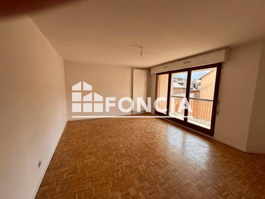 Appartement à louer 1 140 € 4 pièces 3 chambres 85 m² 5ème étage Centre-Stade Chambéry 73000